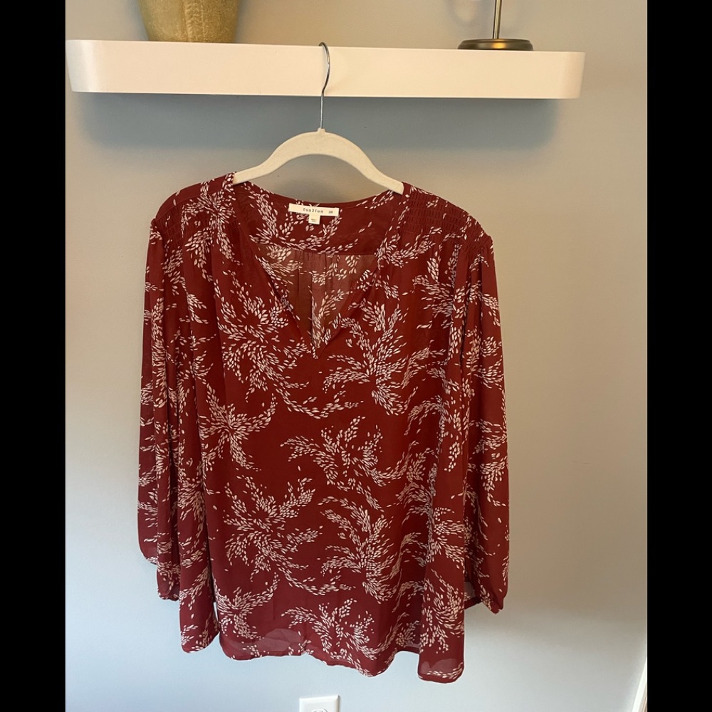 Boho burgundy top with white print. Three-quarter length sleeves.